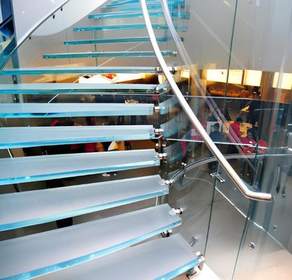 Services de verre sur mesure pour les vitres résistantes à la chaleur et aux performances optimales